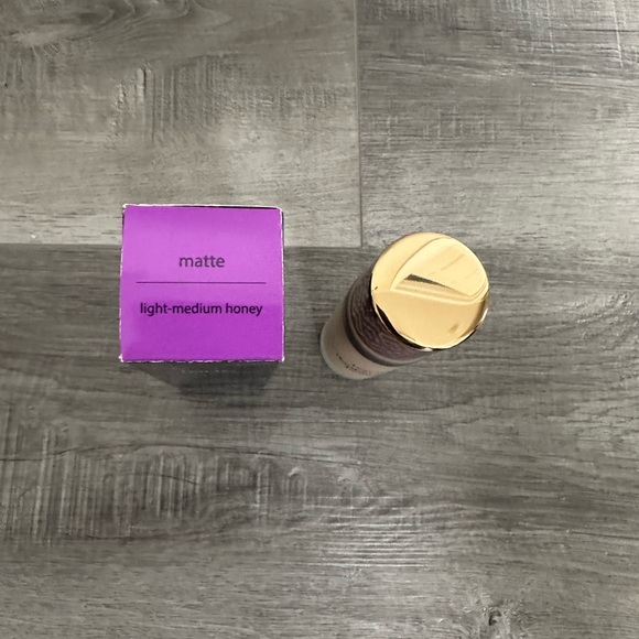 Tarte Double Duty Beauty Shape Tape Matte Foundation in Light-Medium Honey - Picture 2 of 2